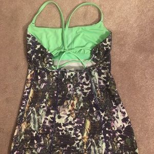 LULU tank size 4